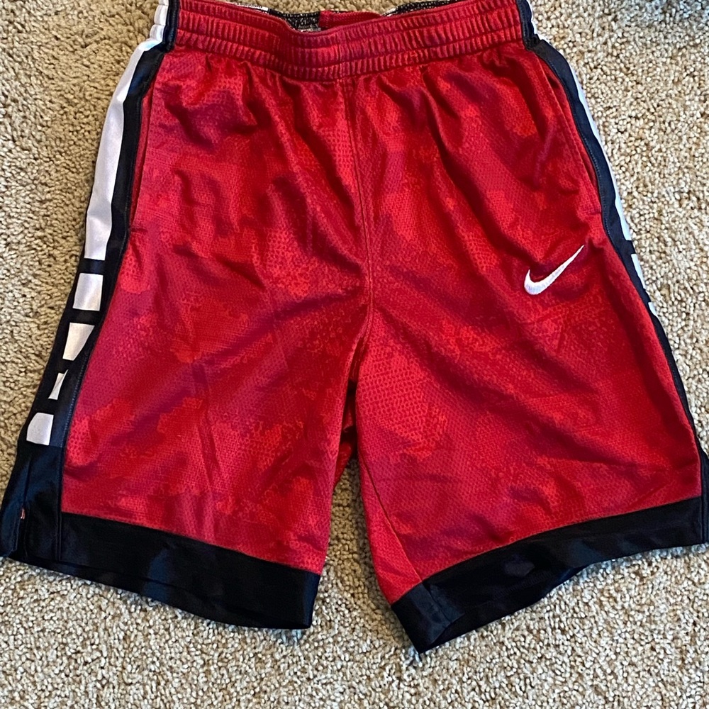 Nike Basketball shorts ~ Men’s Medium